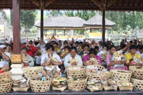 Spiritual and religious devotion plays a key role in Balinese life. Image by Samantha Chalker